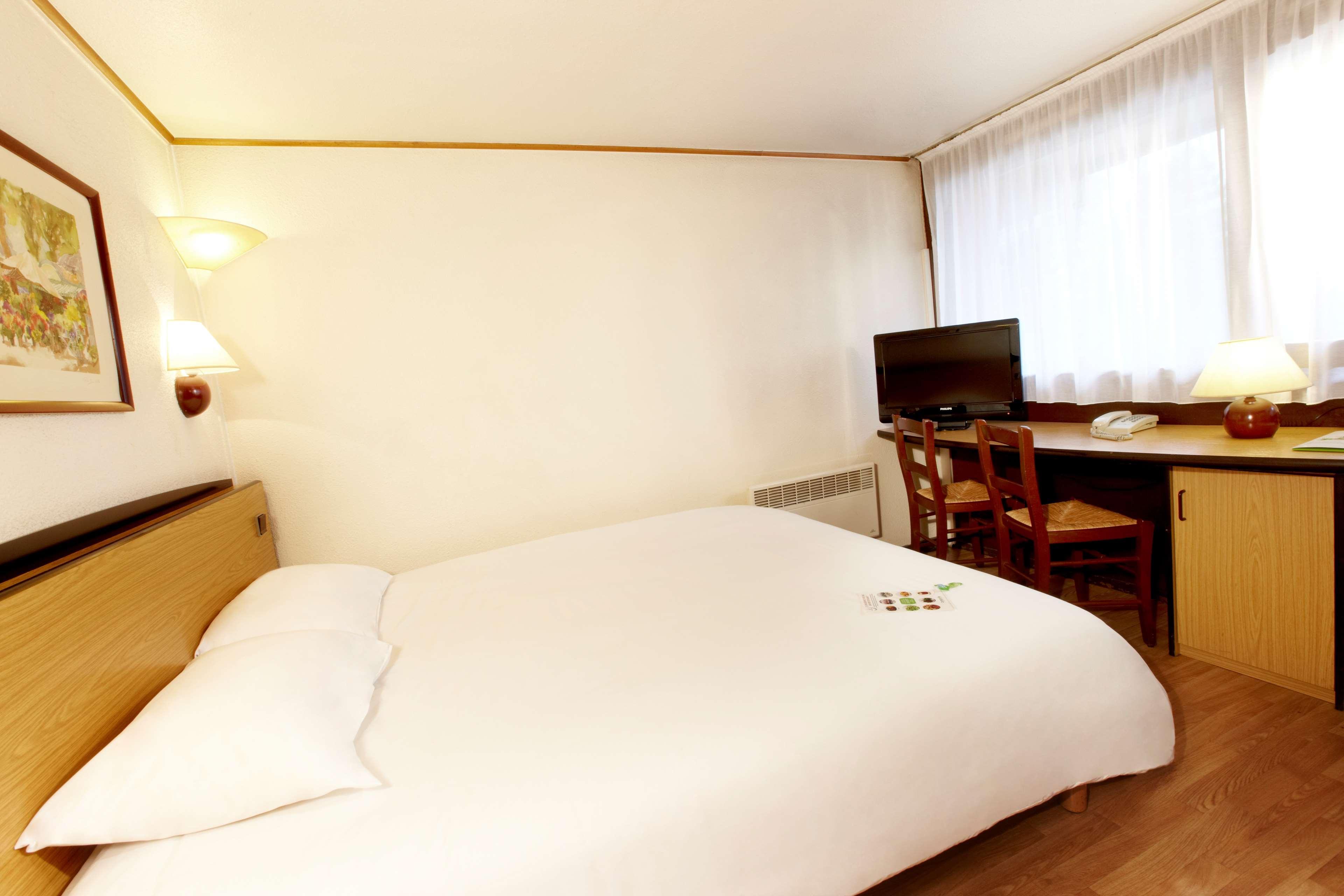 Campanile Mulhouse - Illzach Ile Napoleon Hotel Buitenkant foto