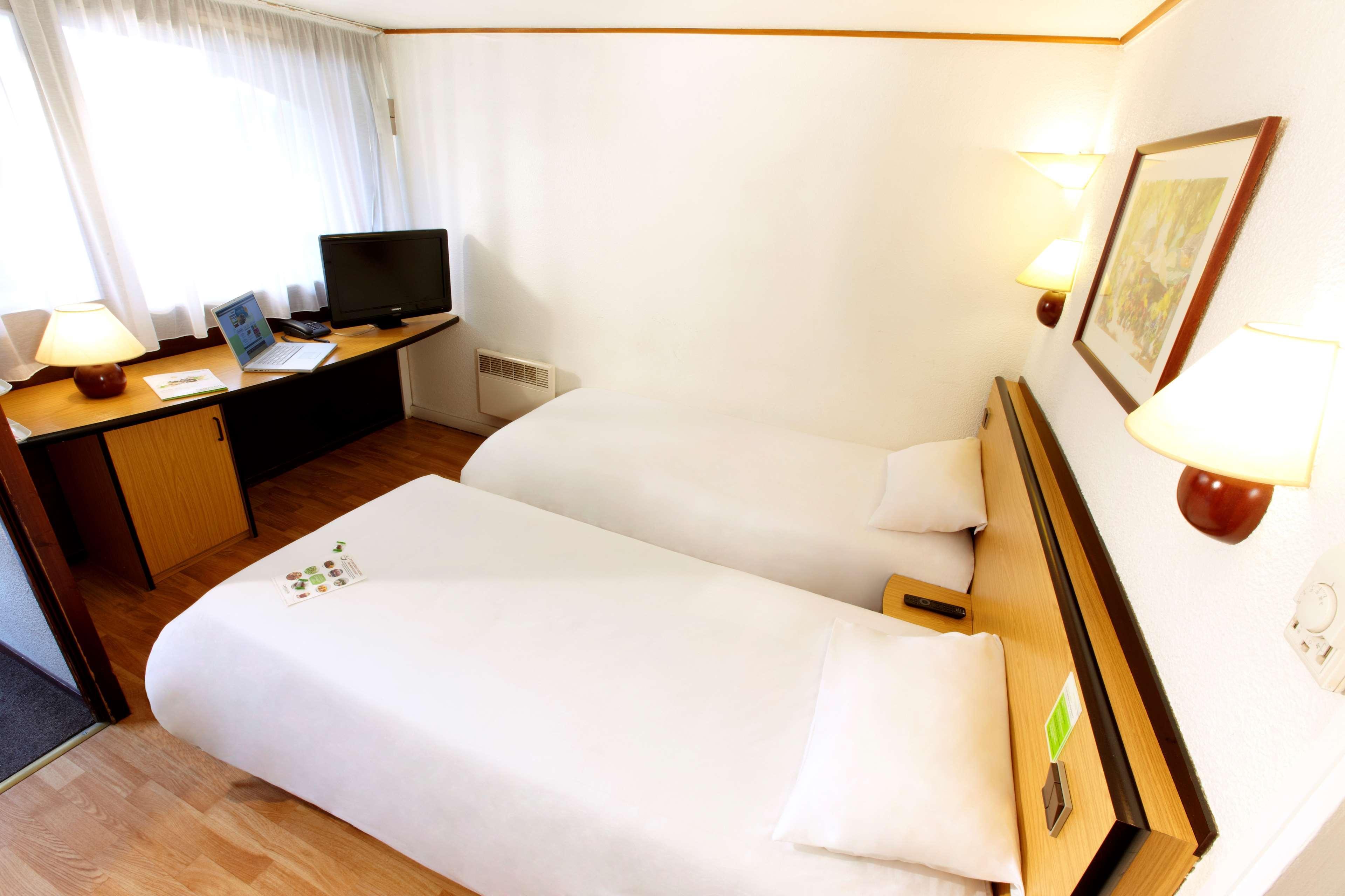 Campanile Mulhouse - Illzach Ile Napoleon Hotel Buitenkant foto