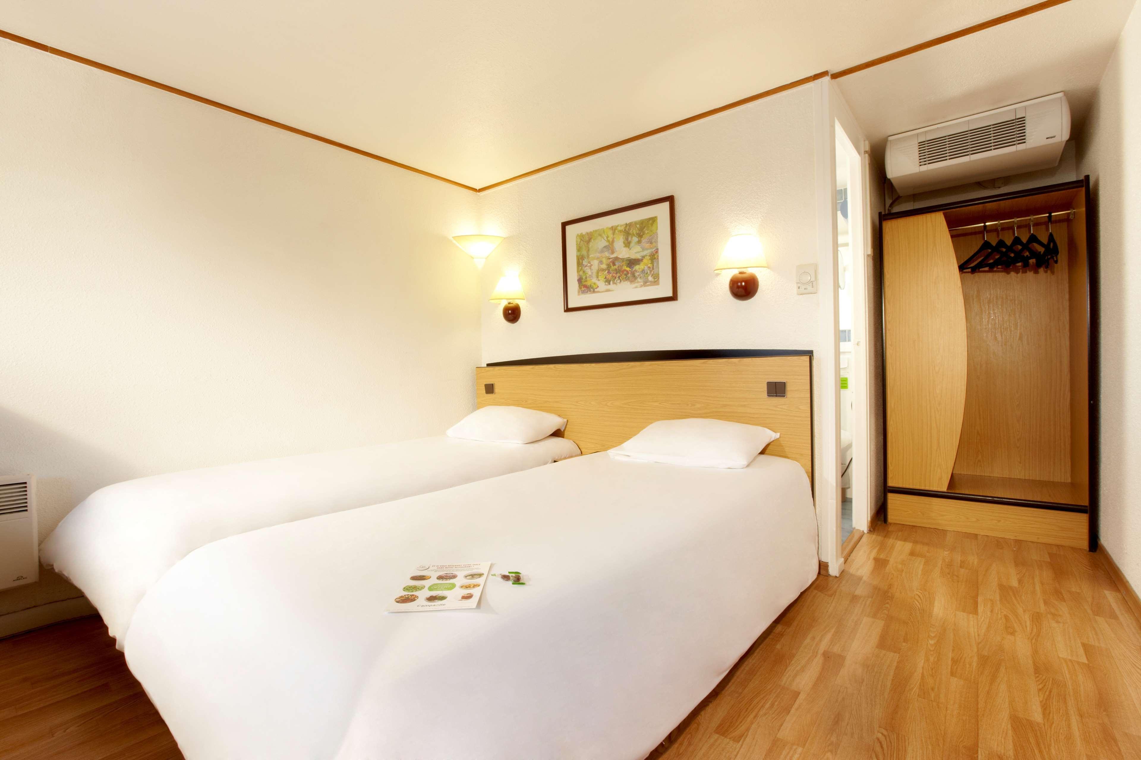 Campanile Mulhouse - Illzach Ile Napoleon Hotel Buitenkant foto