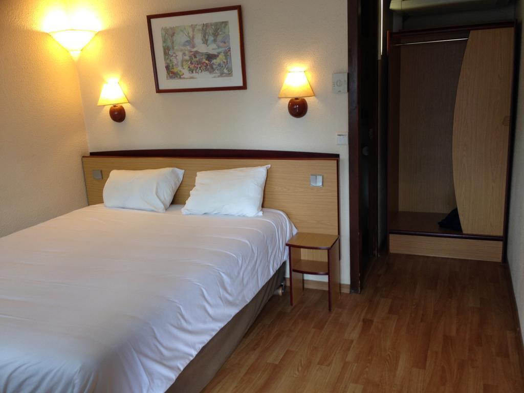 Campanile Mulhouse - Illzach Ile Napoleon Hotel Buitenkant foto